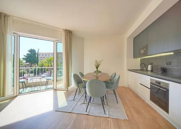 Isabelle New Spacious 3br Ac شقة